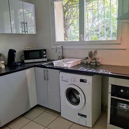 Two-bedroom Provencal Alojamento de Acomodação e Pequeno-almoço Aix-en-Provence